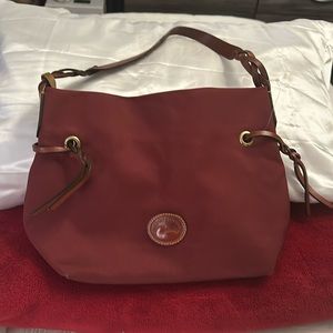 Women’s authentic Dooney pocketbook🌹